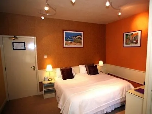 Manor Court Hotel Carnaby 3*,