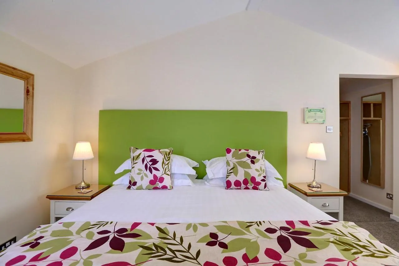 Manor Court Hotel Carnaby 3*,